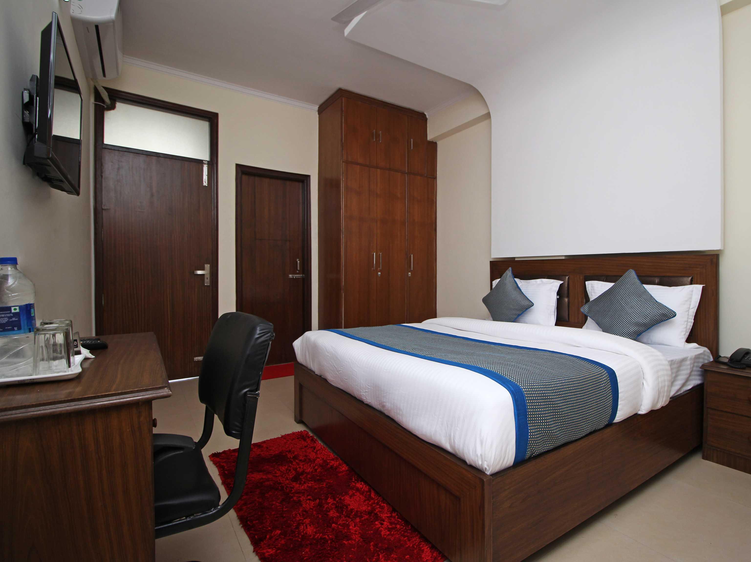 Hotel O Surya Palace Ню Делхи Екстериор снимка