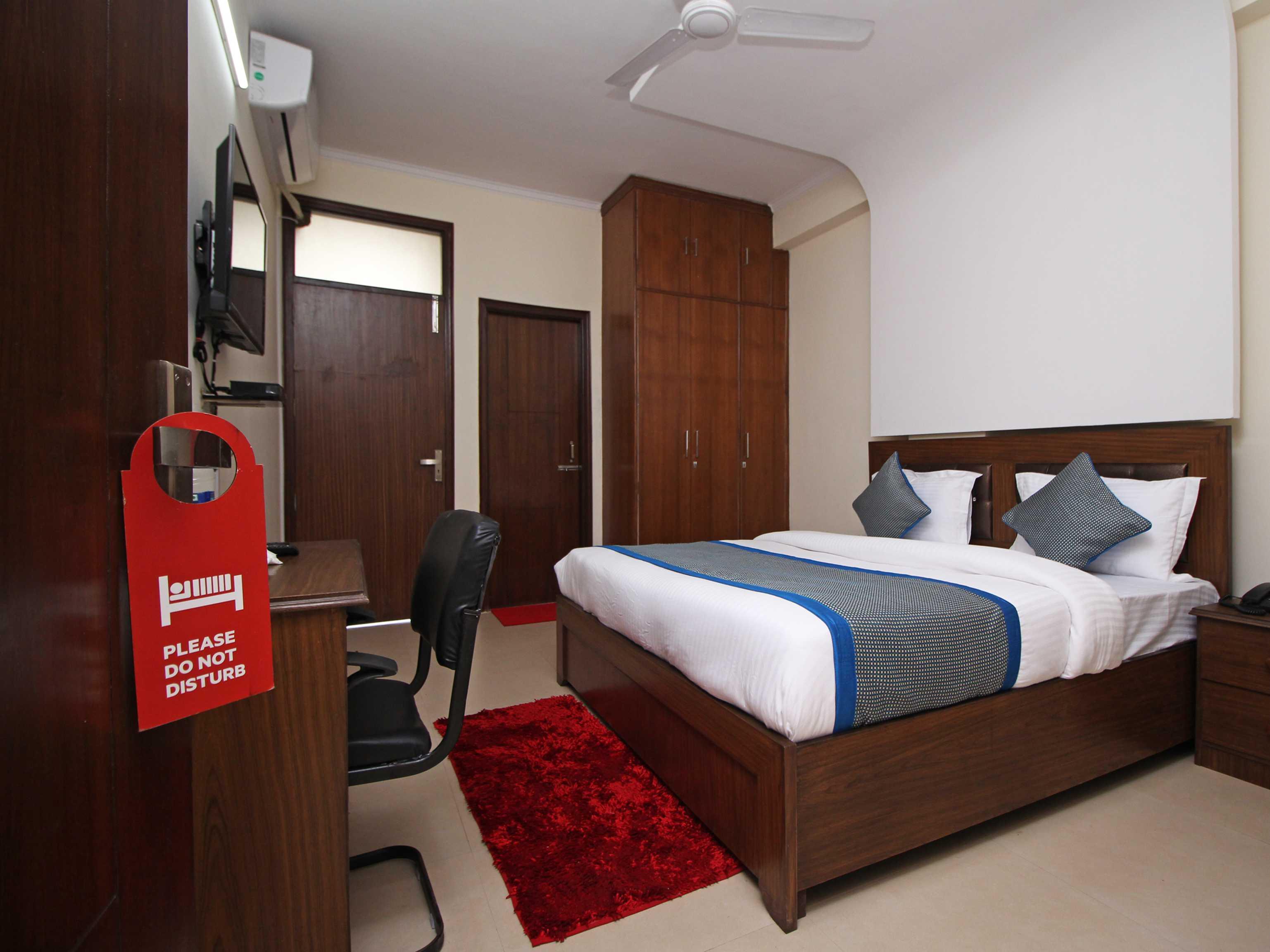 Hotel O Surya Palace Ню Делхи Екстериор снимка