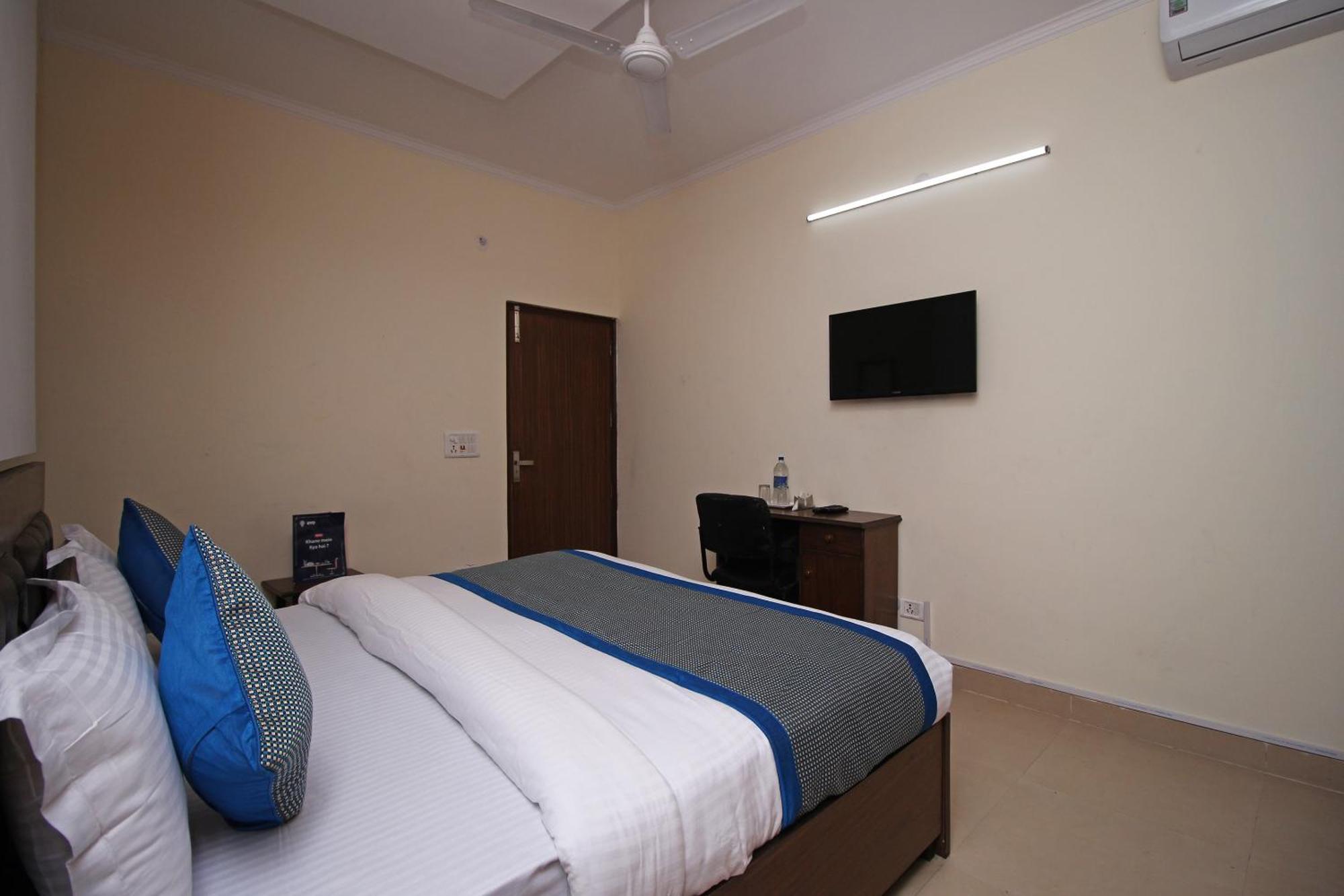 Hotel O Surya Palace Ню Делхи Екстериор снимка