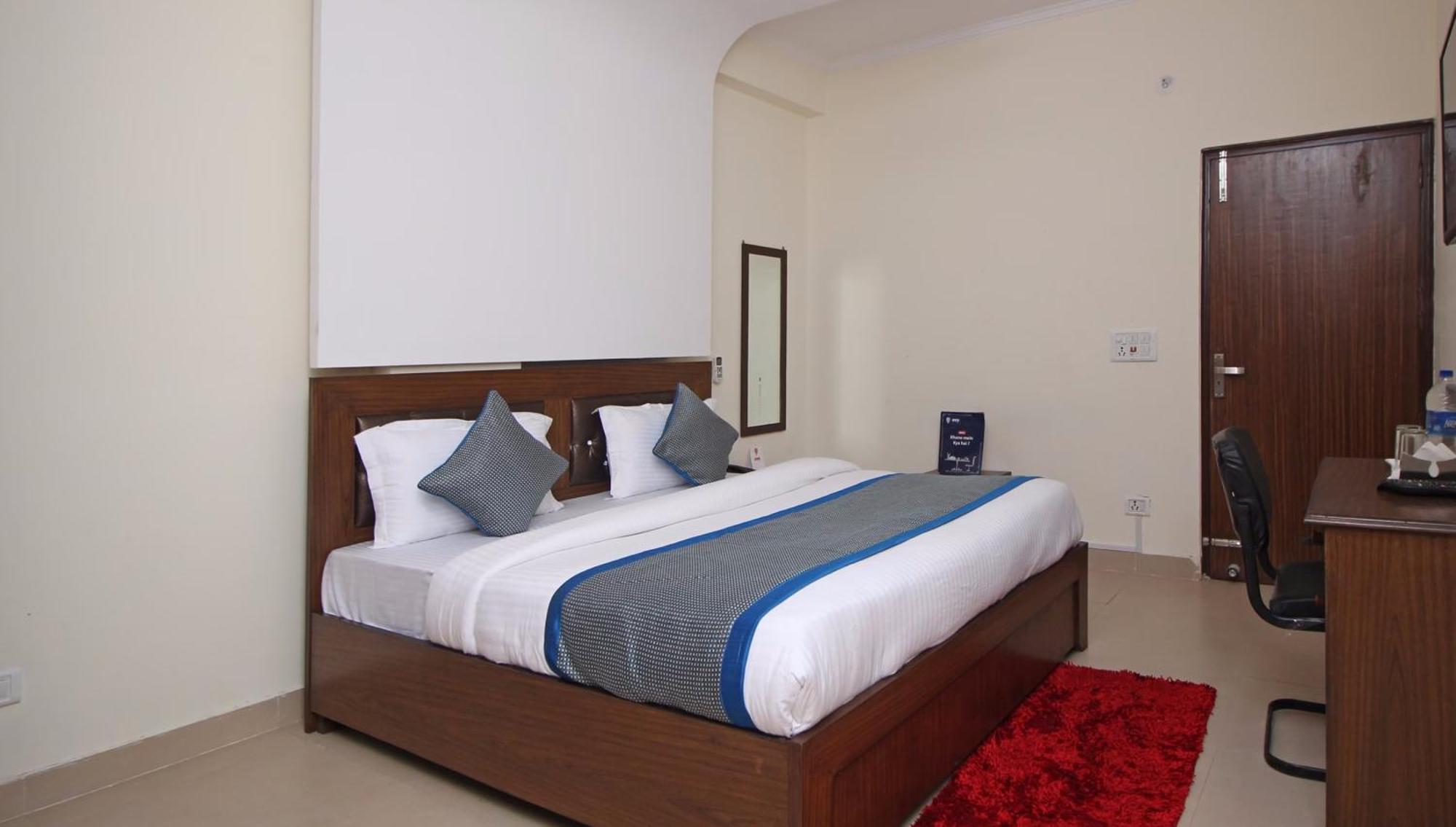 Hotel O Surya Palace Ню Делхи Екстериор снимка