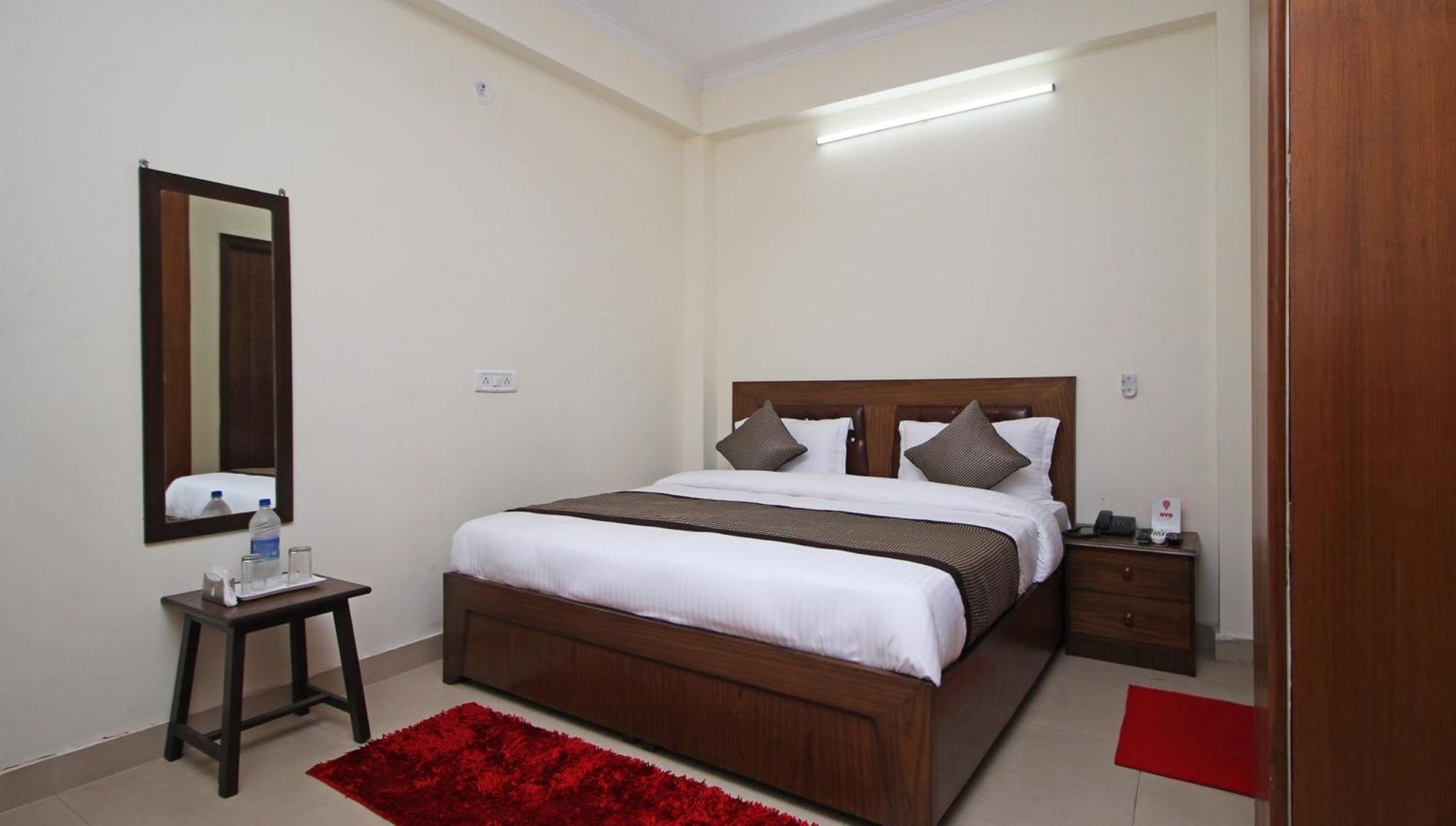 Hotel O Surya Palace Ню Делхи Екстериор снимка