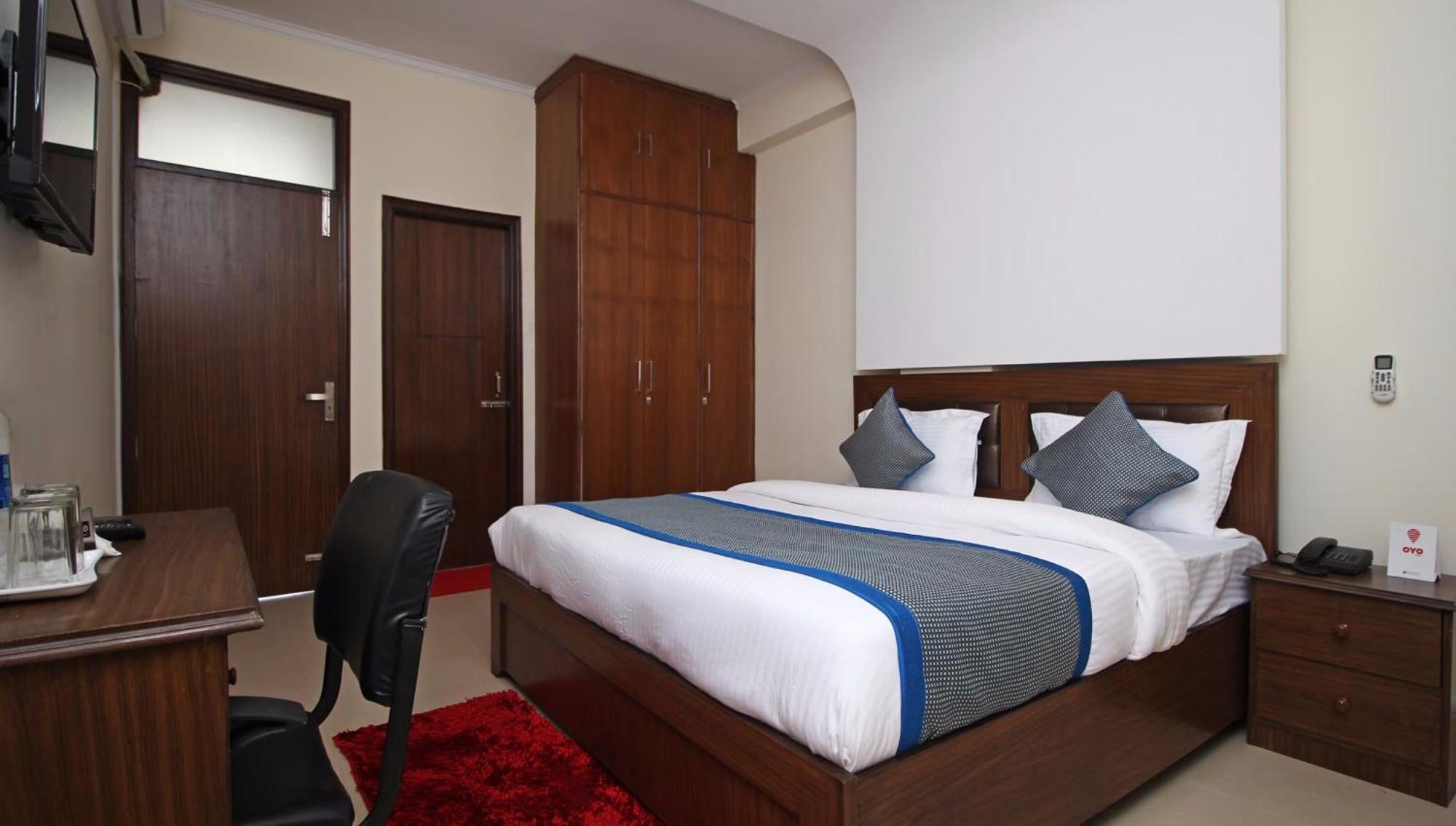 Hotel O Surya Palace Ню Делхи Екстериор снимка