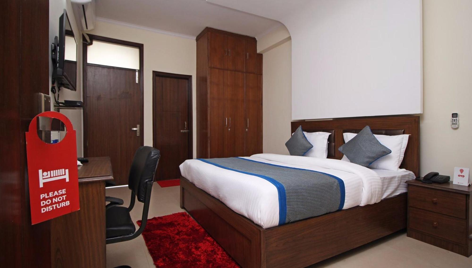 Hotel O Surya Palace Ню Делхи Екстериор снимка
