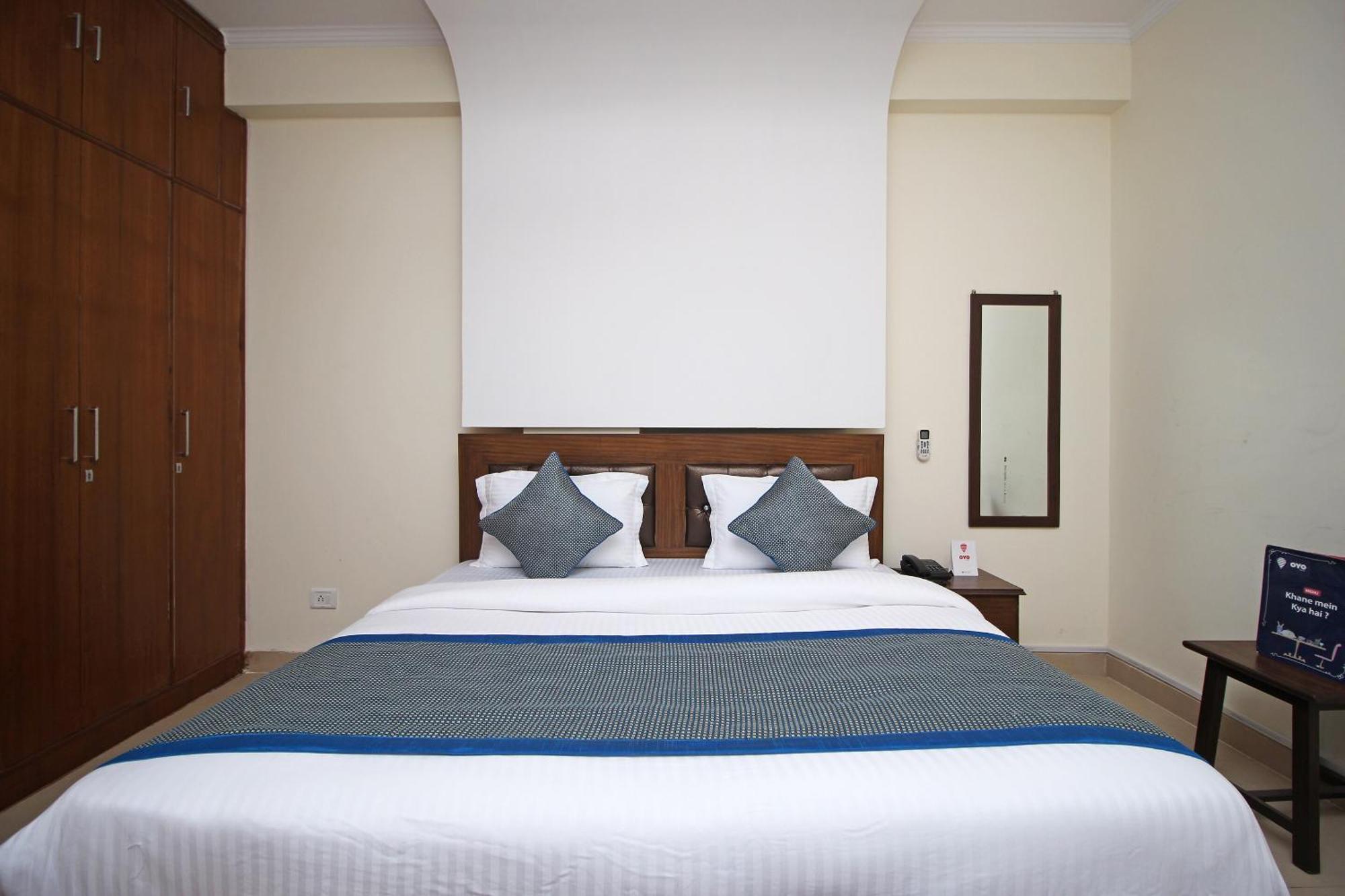 Hotel O Surya Palace Ню Делхи Екстериор снимка
