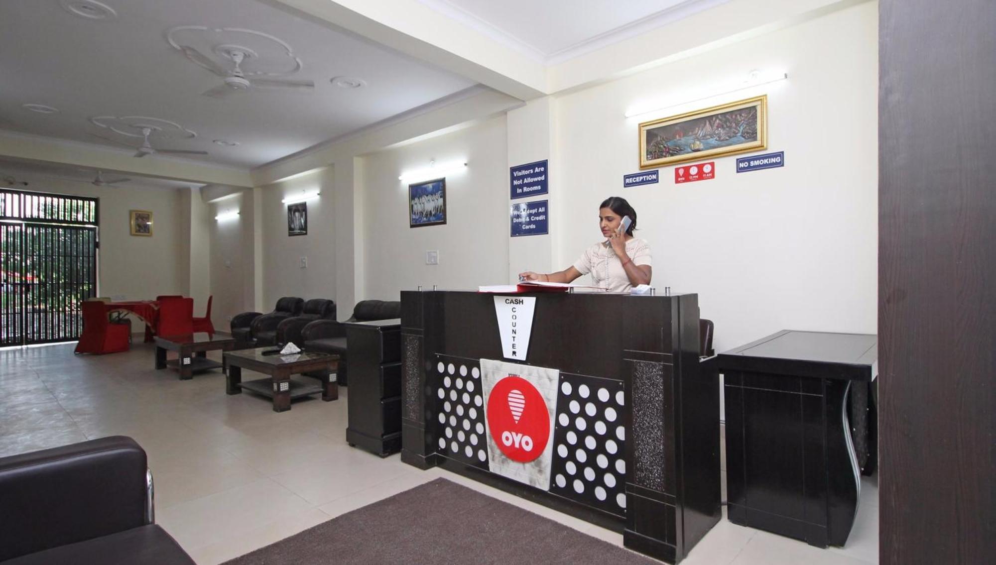 Hotel O Surya Palace Ню Делхи Екстериор снимка