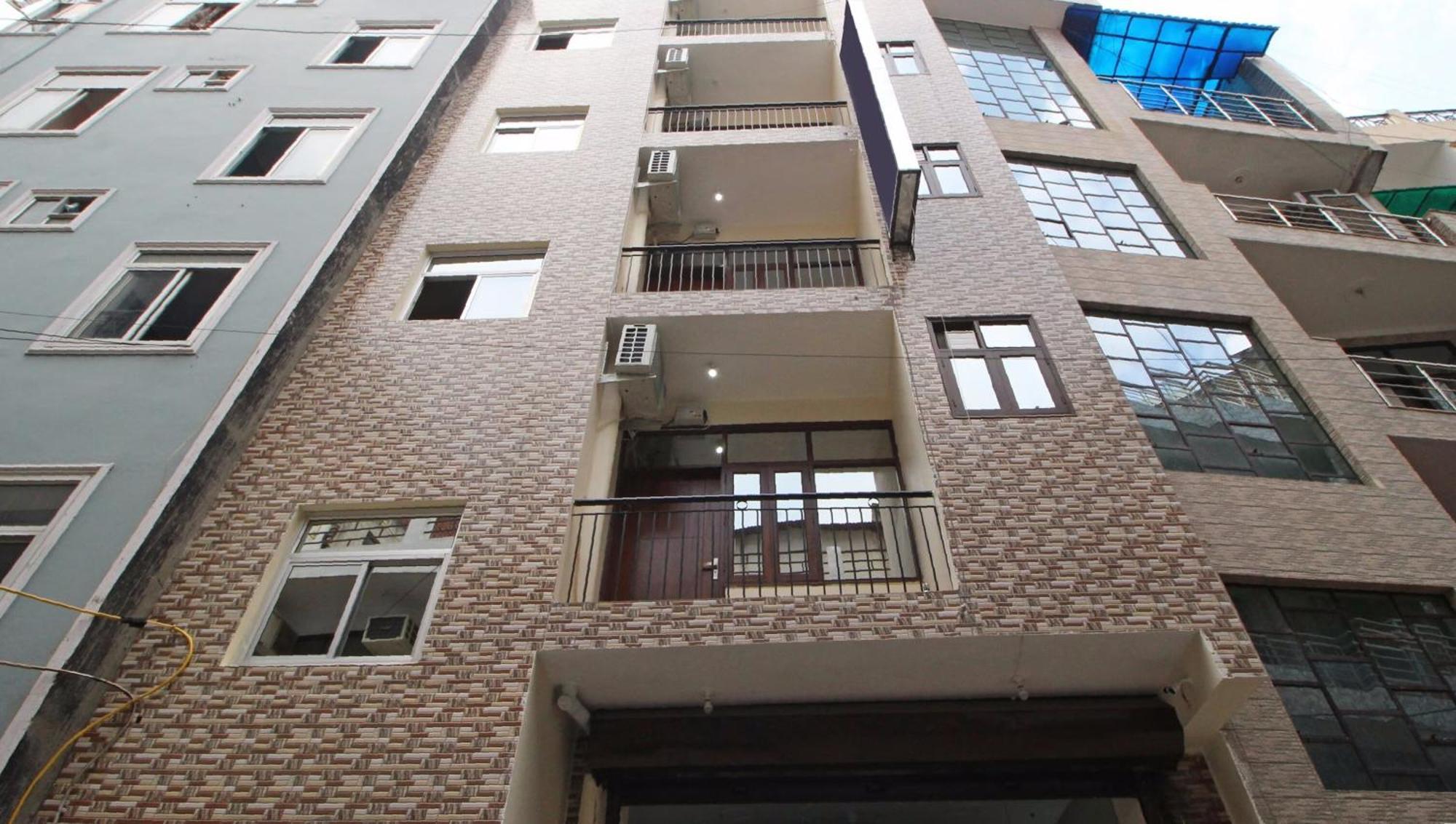 Hotel O Surya Palace Ню Делхи Екстериор снимка